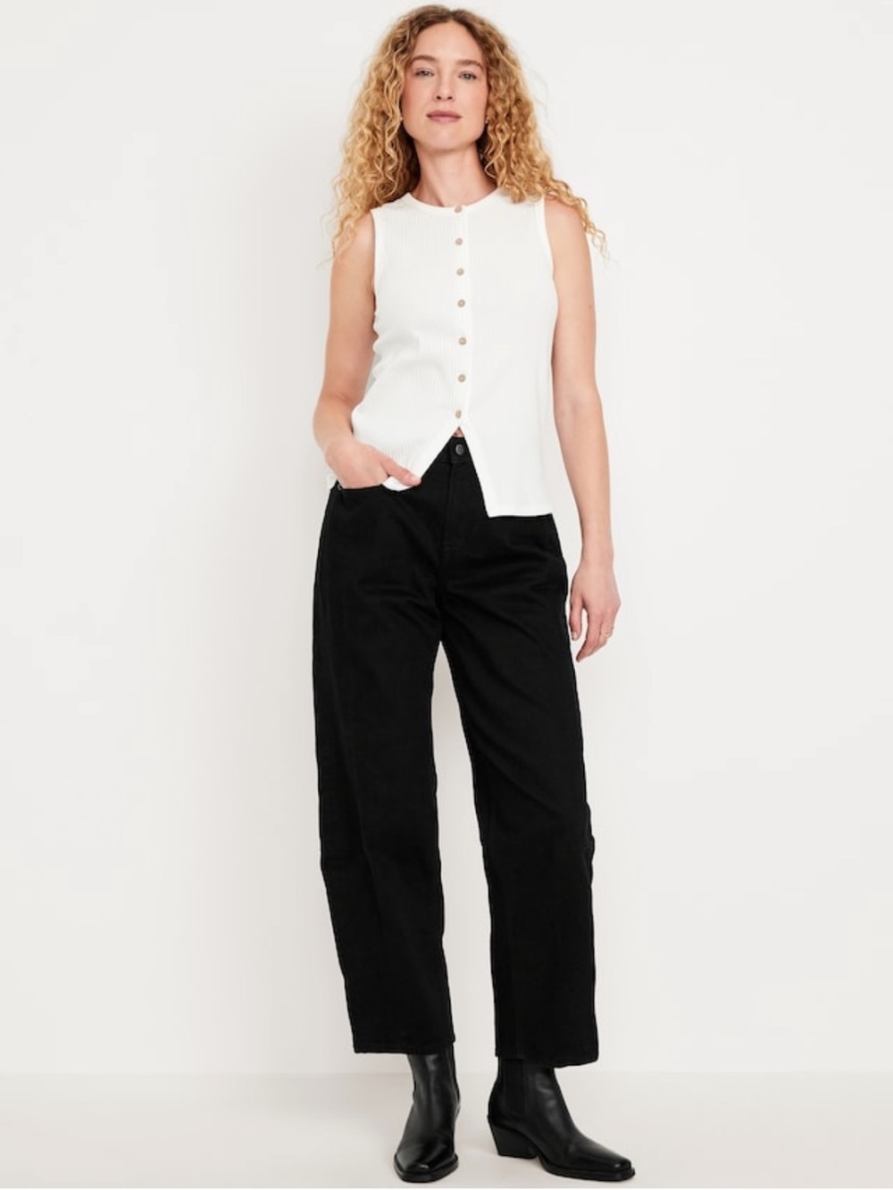 Old Navy Black High-Waisted Barrel
Ankle Jeans - Picture 2 of 6